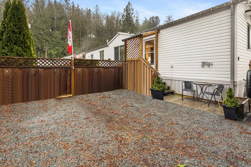 18 3942 COLUMBIA VALLEY ROAD - photo 3 of 25