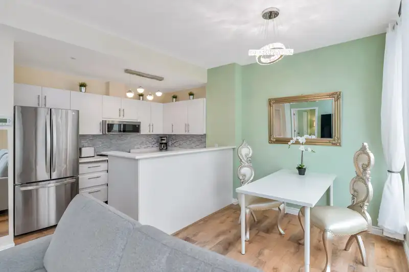 813 989 NELSON STREET - photo 2 of 30