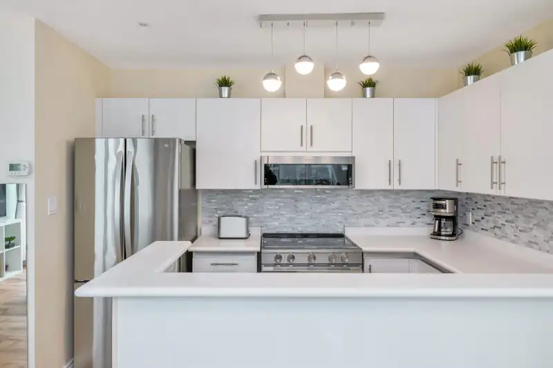 813 989 NELSON STREET - photo 4 of 30