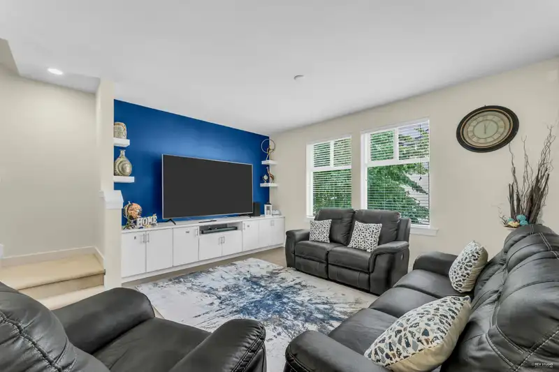 28 14271 60 AVENUE - photo 1 of 29