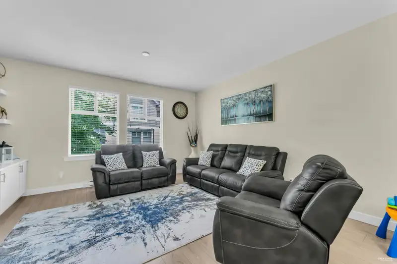 28 14271 60 AVENUE - photo 3 of 29