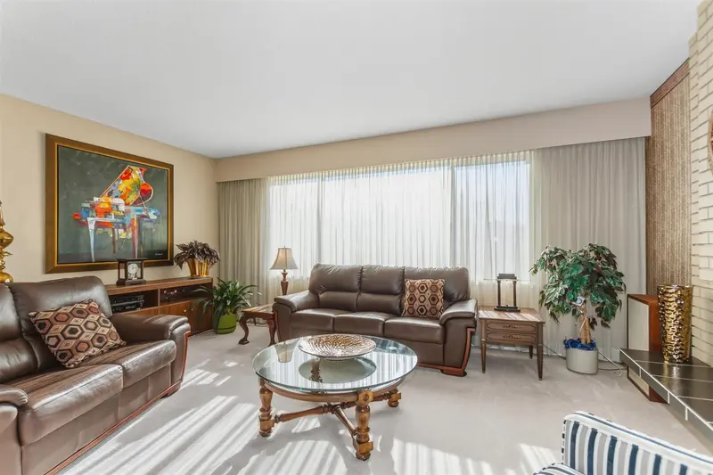 11935 82A AVENUE - photo 3 of 25