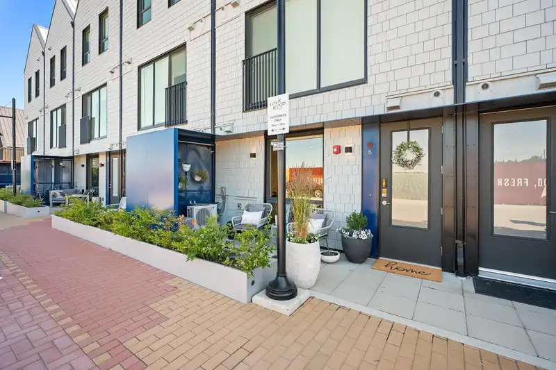 5 6340 MARKET AVENUE - photo 4 of 28