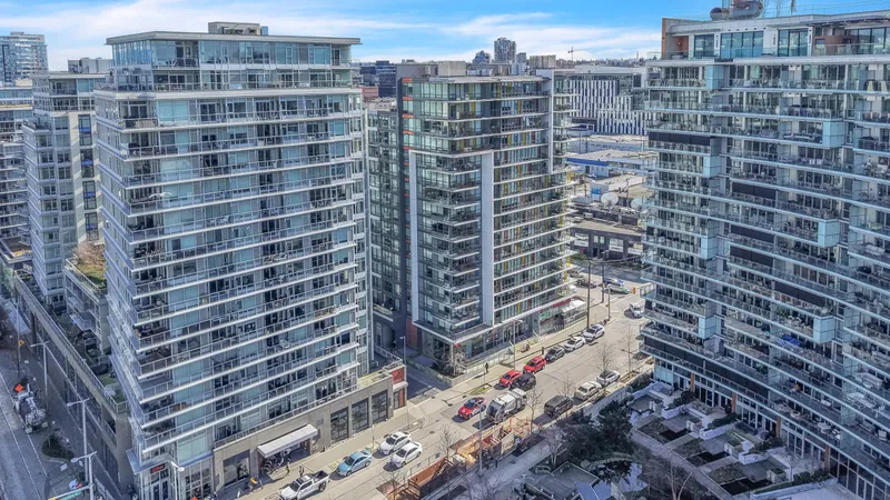 1405 1788 COLUMBIA STREET - photo 3 of 25