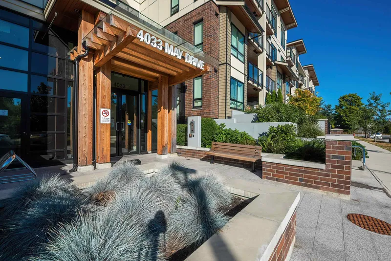 416 4033 MAY DRIVE - photo 4 of 25