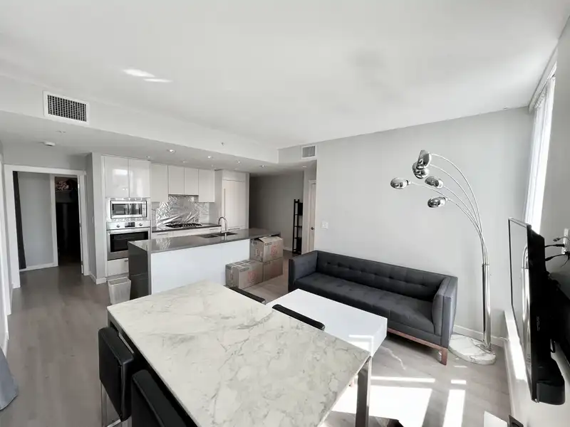 609 5628 BIRNEY AVENUE - photo 3 of 17