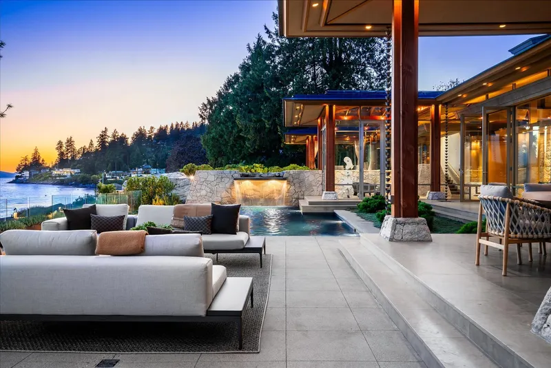 3330 RADCLIFFE AVENUE - photo 1 of 25