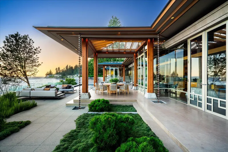 3330 RADCLIFFE AVENUE - photo 2 of 25