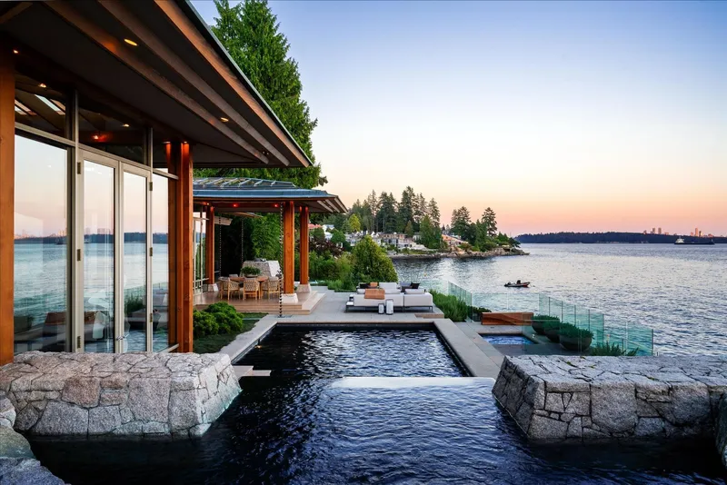 3330 RADCLIFFE AVENUE - photo 3 of 25