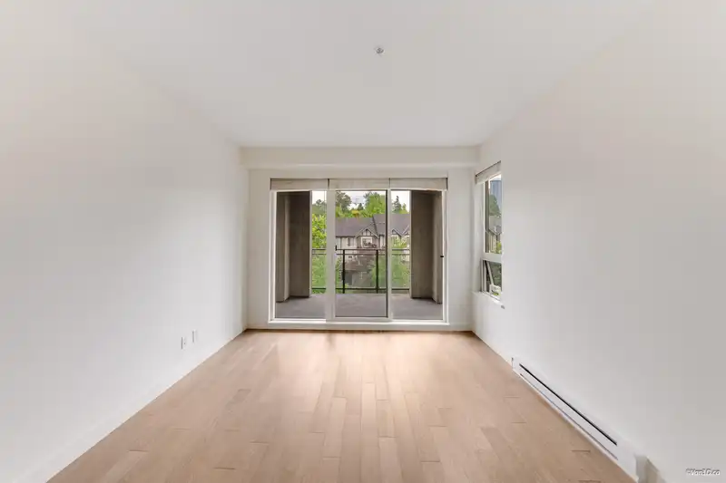 411 3399 NOEL DRIVE - photo 2 of 31
