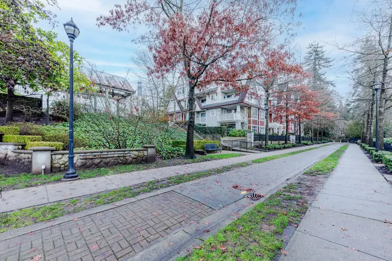 408 6833 VILLAGE GREEN - photo 2 of 25