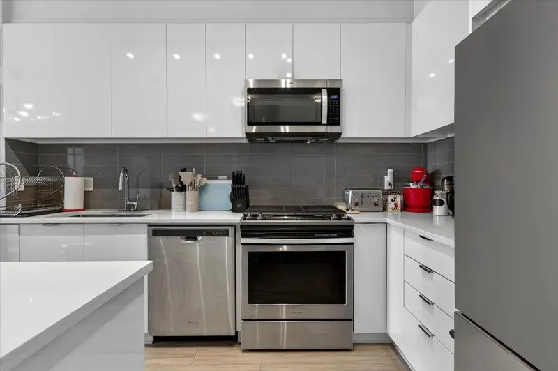 C211 8150 207 STREET - photo 4 of 25