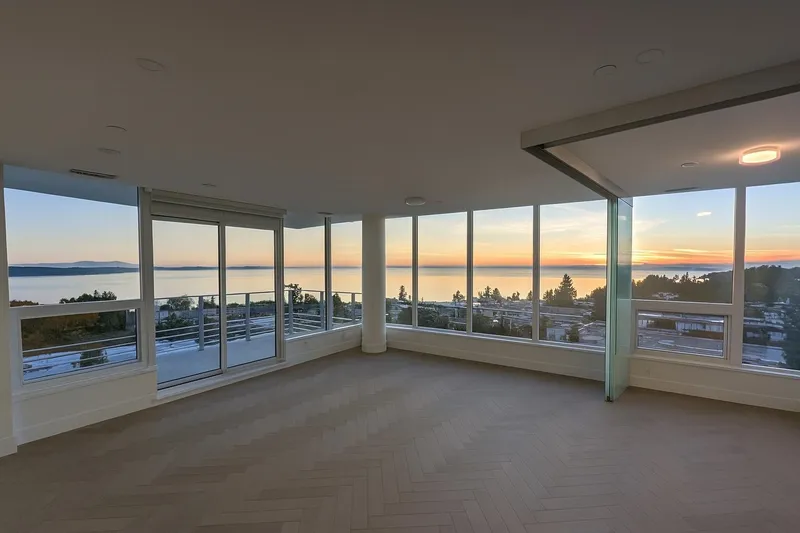 705 1342 JOHNSTON ROAD - photo 1 of 25