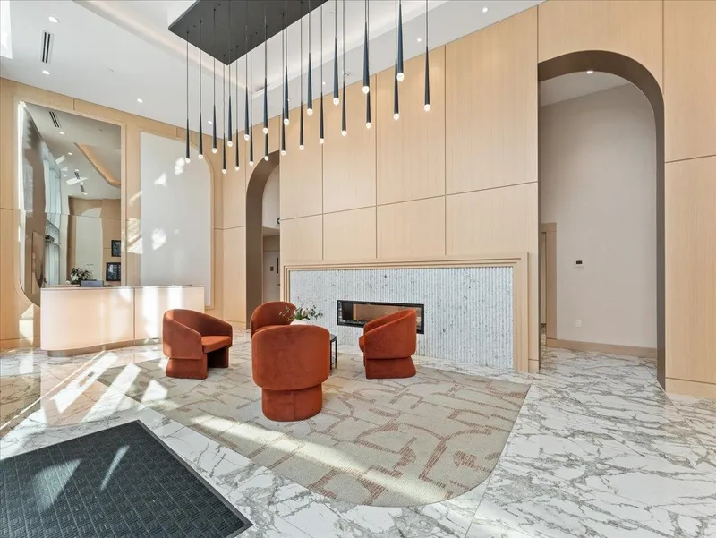 705 1342 JOHNSTON ROAD - photo 3 of 25