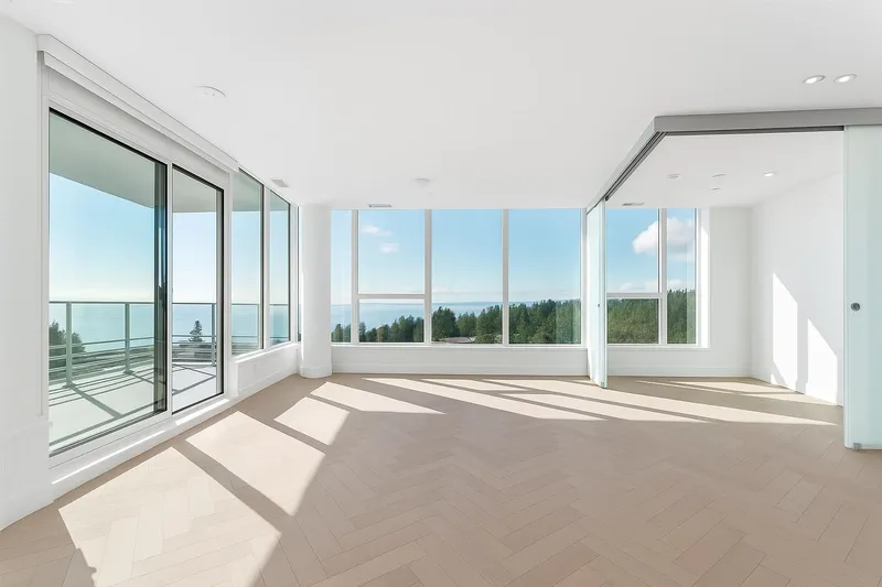 705 1342 JOHNSTON ROAD - photo 4 of 25