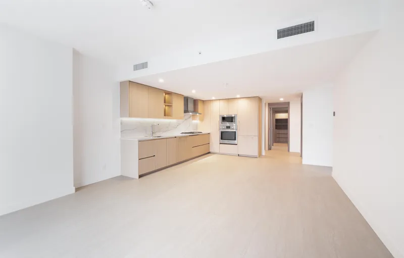 3406 13768 100 AVENUE - photo 2 of 12