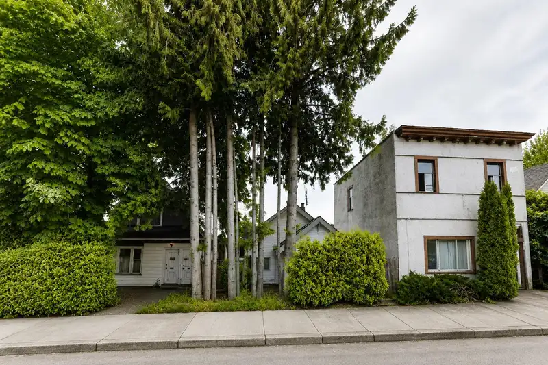 4756 FRASER STREET - photo 2 of 2