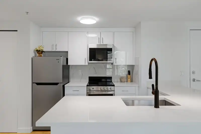 501 1331 W GEORGIA STREET - photo 2 of 30