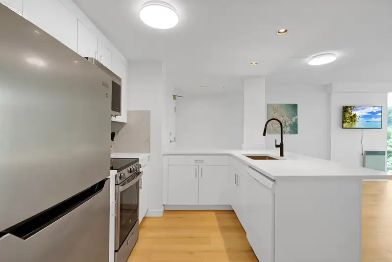 501 1331 W GEORGIA STREET - photo 3 of 30