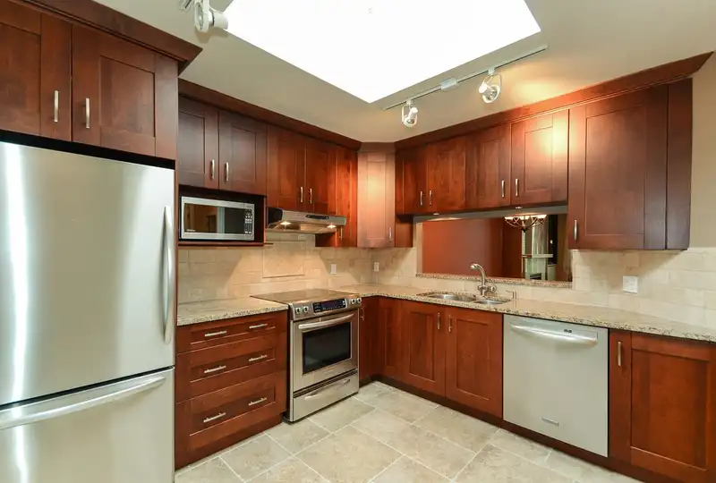 311 1695 AUGUSTA AVENUE - photo 3 of 22