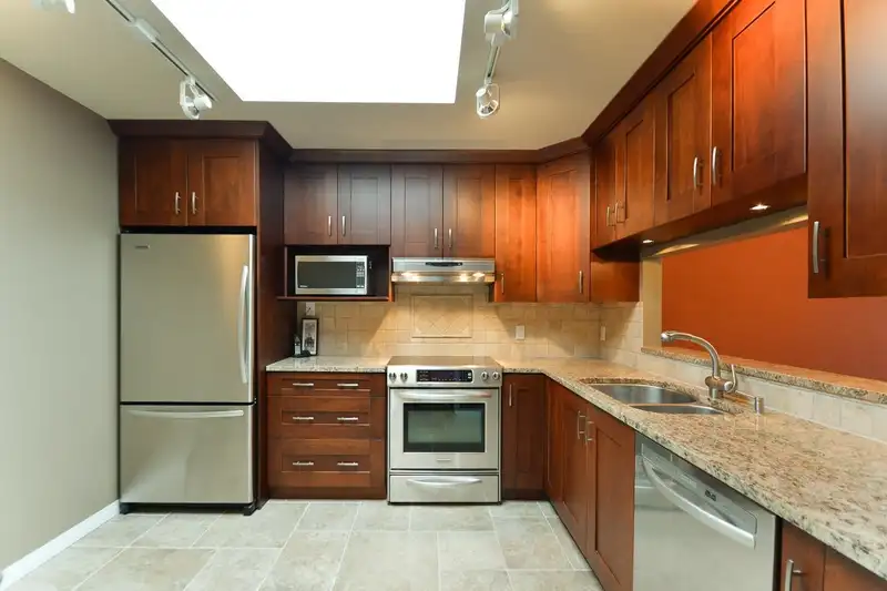 311 1695 AUGUSTA AVENUE - photo 4 of 22