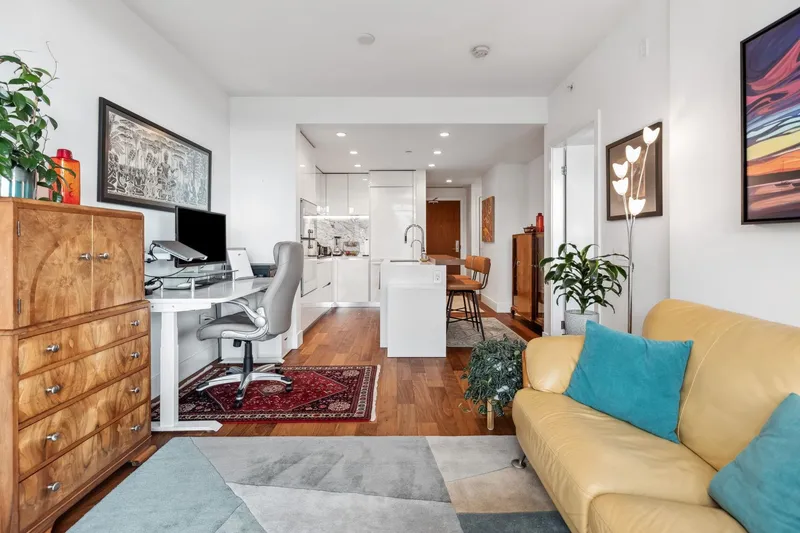 405 389 W 59TH AVENUE - photo 3 of 25