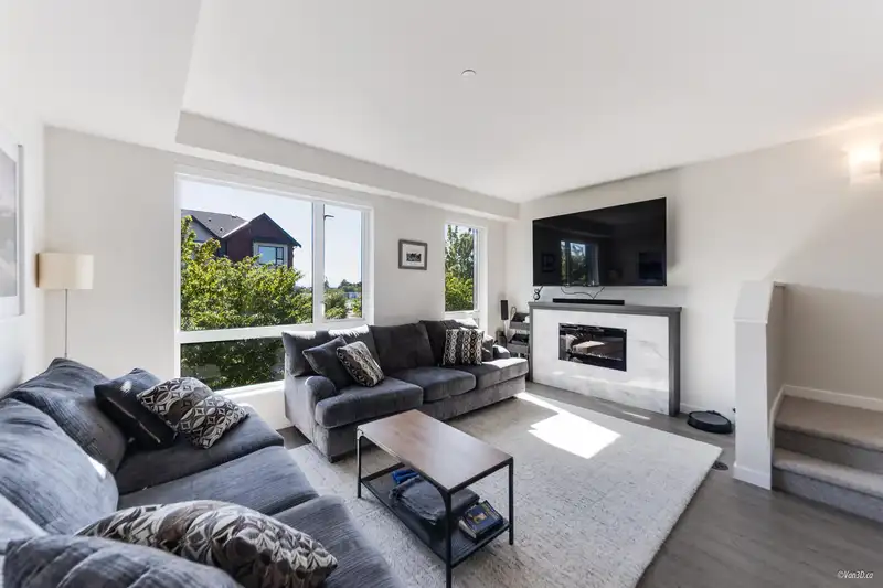221 4738 HEMLOCK WAY - photo 3 of 32