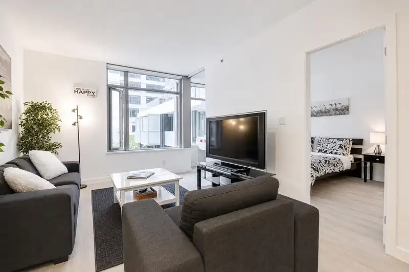 212 1661 QUEBEC STREET - photo 3 of 13
