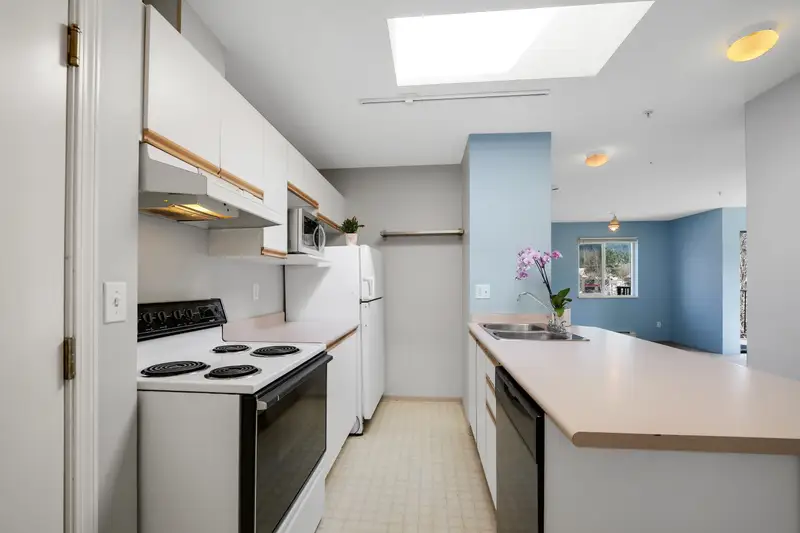 C307 40140 WILLOW CRESCENT - photo 3 of 20