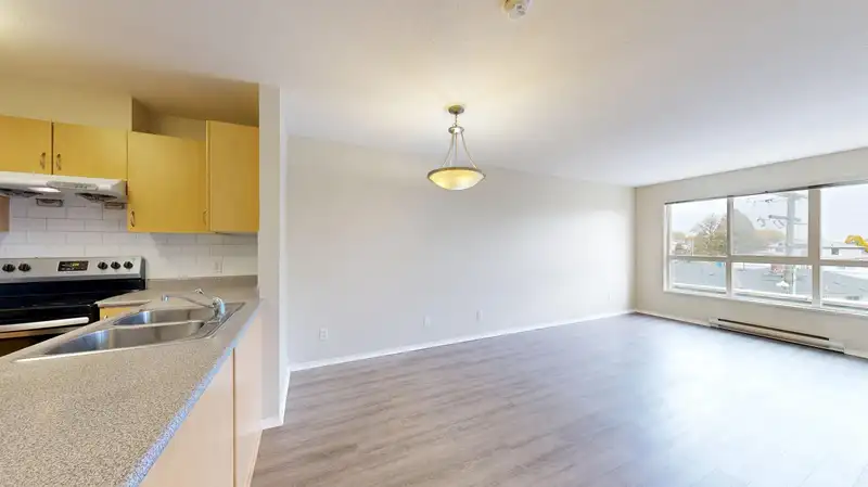PH3 5438 RUPERT STREET - photo 4 of 8