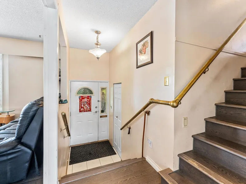 5259 OAK PLACE - photo 3 of 24