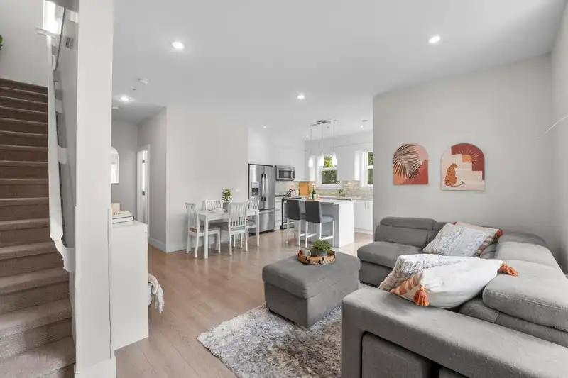 23 20856 76 AVENUE - photo 3 of 33