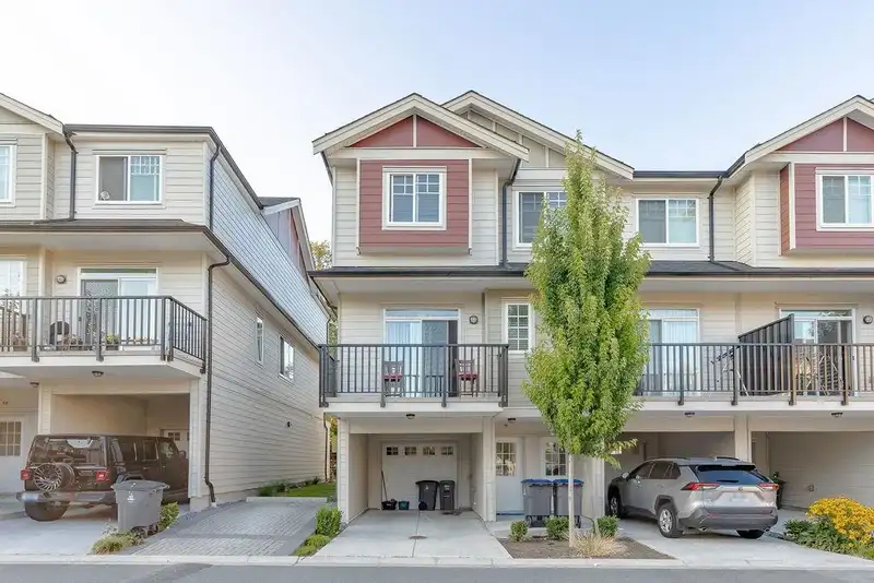 16 13898 64 AVENUE - photo 1 of 36