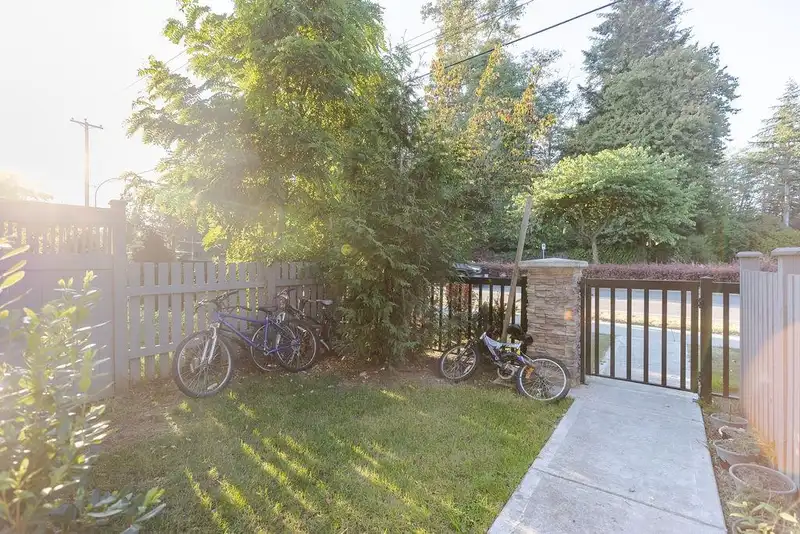 16 13898 64 AVENUE - photo 3 of 36