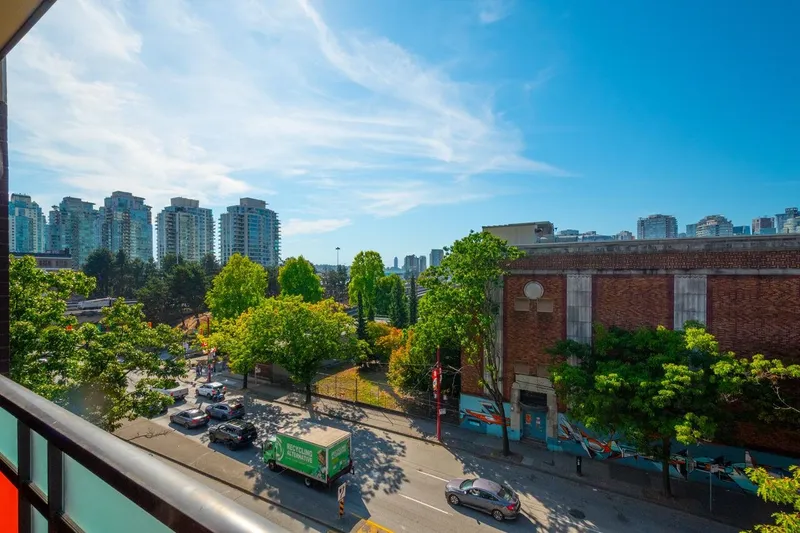 503 718 MAIN STREET - photo 2 of 17