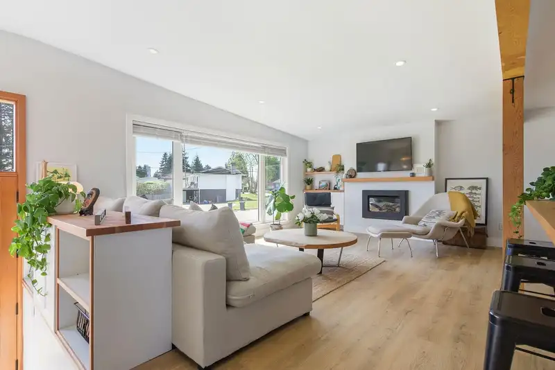 308 MOUNT ROYAL DRIVE - photo 2 of 40