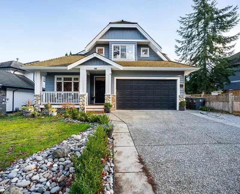 15406 37A AVENUE - photo 2 of 40