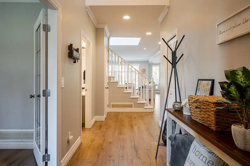 15406 37A AVENUE - photo 3 of 40