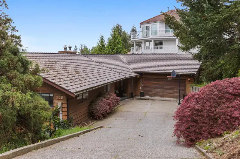 2581 ZURICH DRIVE - photo 1 of 39