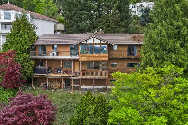 2581 ZURICH DRIVE - photo 4 of 39