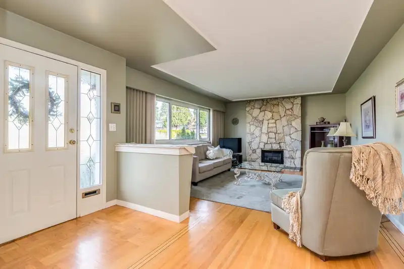 940 SPENCE AVENUE - photo 3 of 40