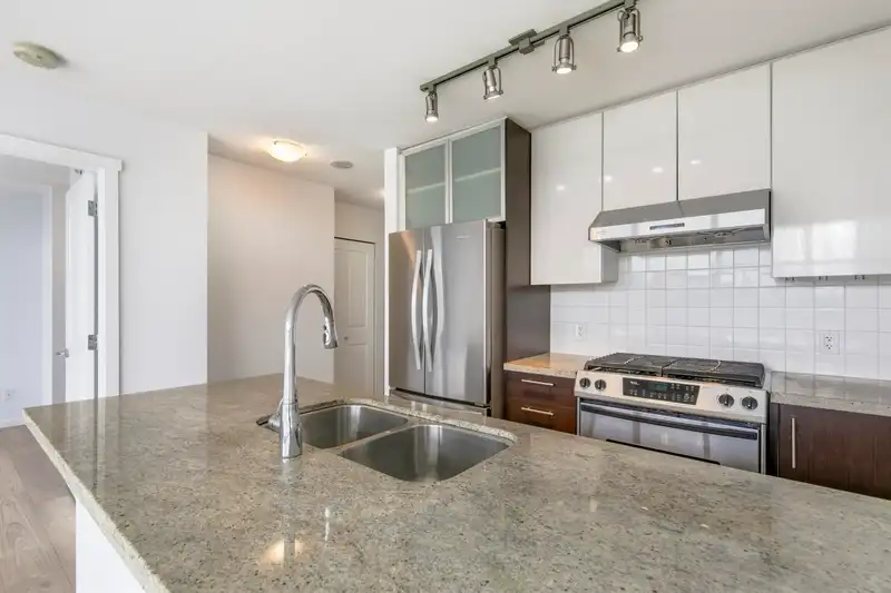 1006 2289 YUKON CRESCENT - photo 4 of 31