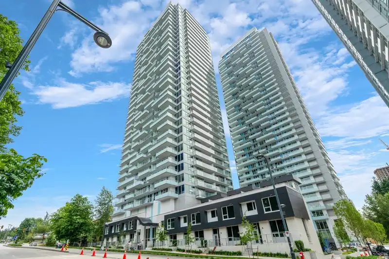 2103 13778 100 AVENUE - photo 1 of 25