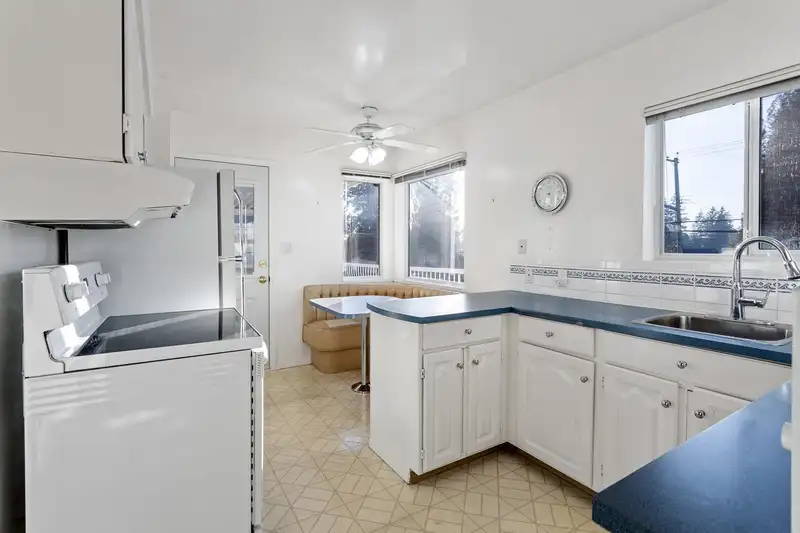 711 POIRIER STREET - photo 4 of 31