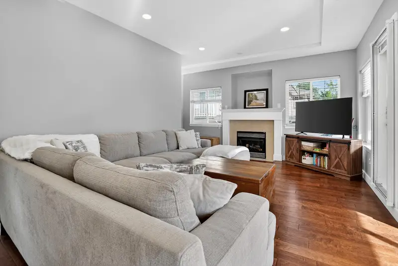 11 2733 PARKWAY DRIVE - photo 3 of 25