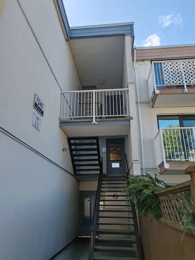 204 7240 LINDSAY ROAD - photo 3 of 11