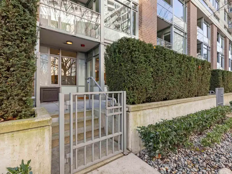 110 110 SWITCHMEN STREET - photo 2 of 37