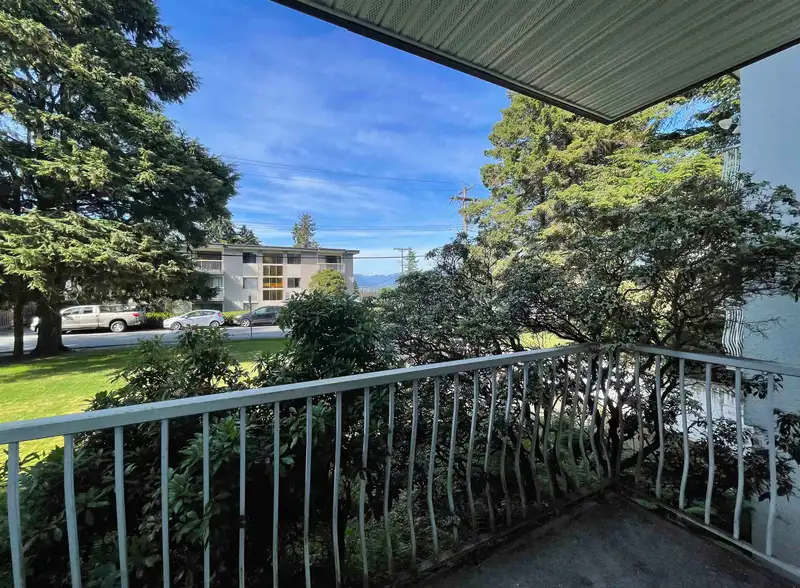 101 5127 IRVING STREET - photo 4 of 5