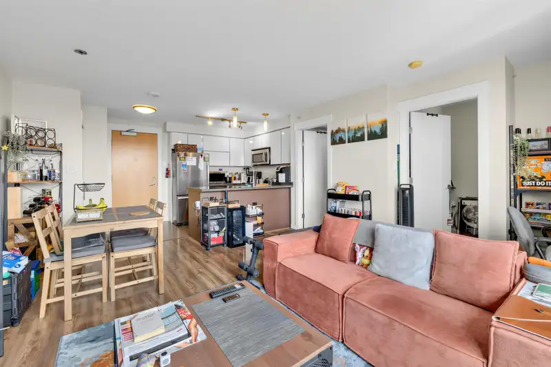 707 6733 BUSWELL STREET - photo 2 of 26
