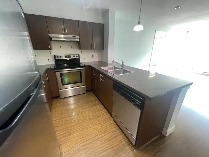 216 12085 228TH STREET - photo 3 of 14